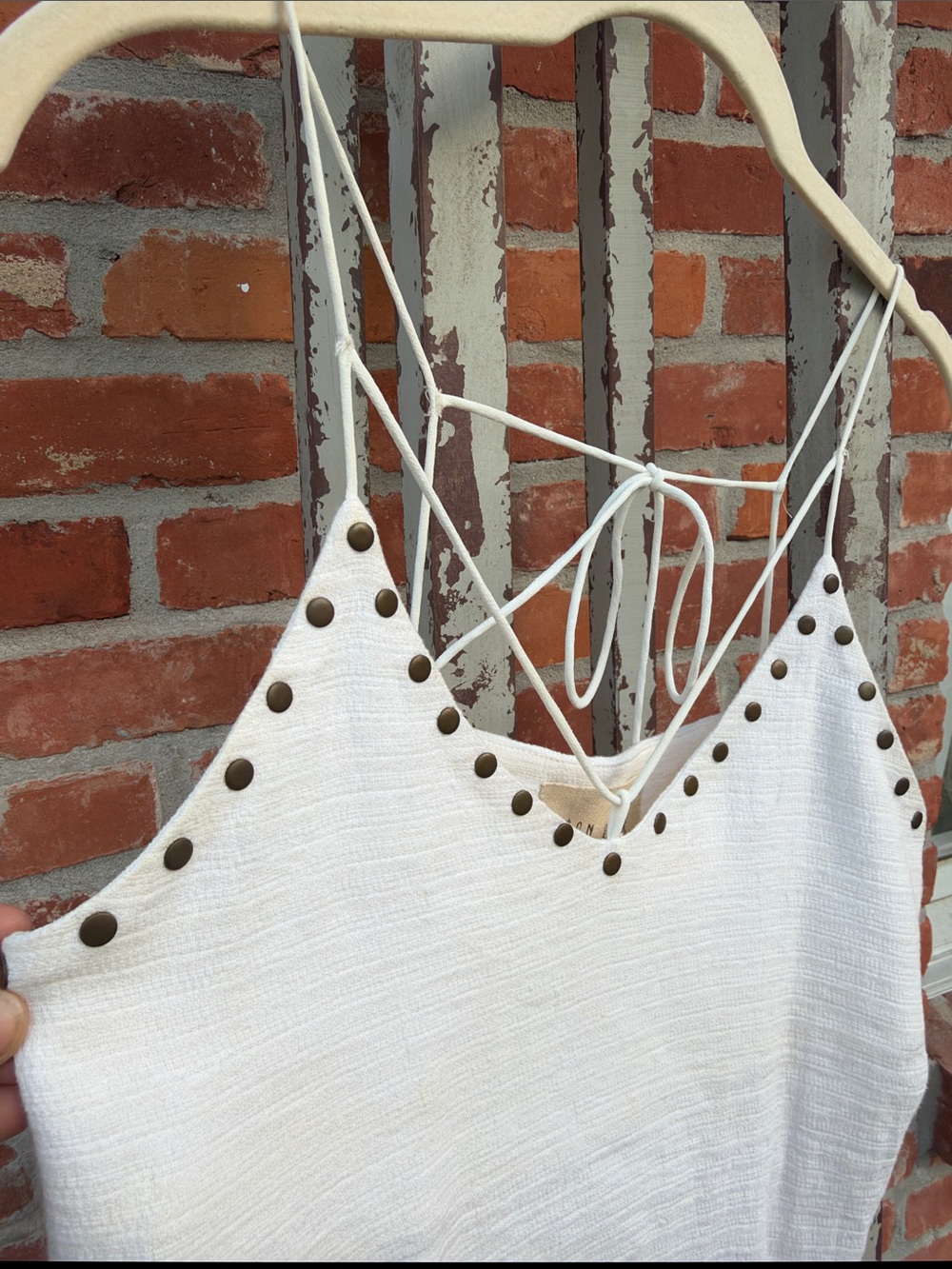 Moon River White Textured Camisole with Stud Trim - Picture 3 of 6
